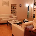 Hall Prestige 2bdr Apartman