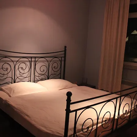 Hall Prestige 2bdr Apartman