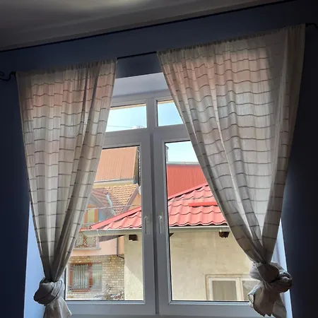 Hall Prestige 2bdr
