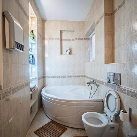 Hall Prestige 2bdr *