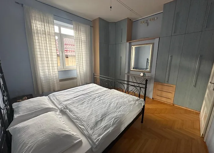 Hall Prestige 2bdr *