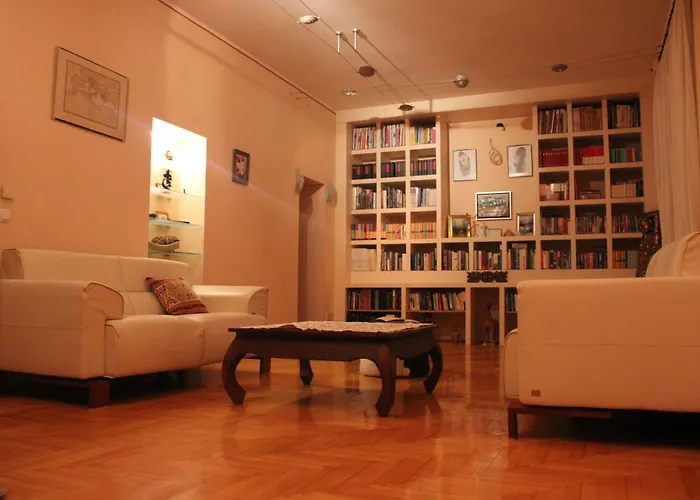 Hall Prestige 2bdr Apartman *