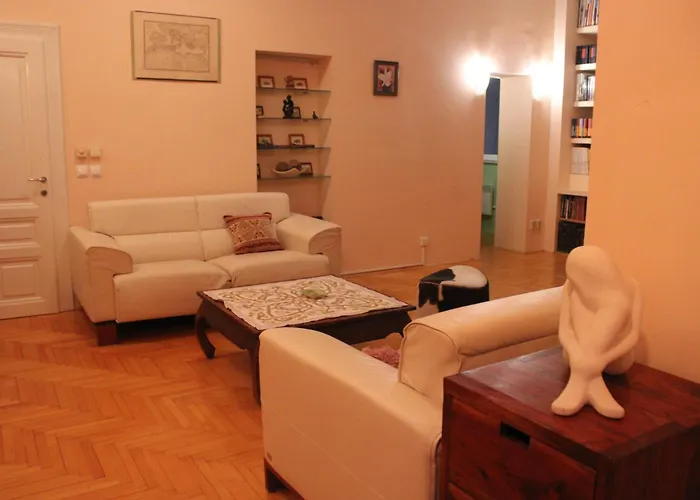 Hall Prestige 2bdr Apartman